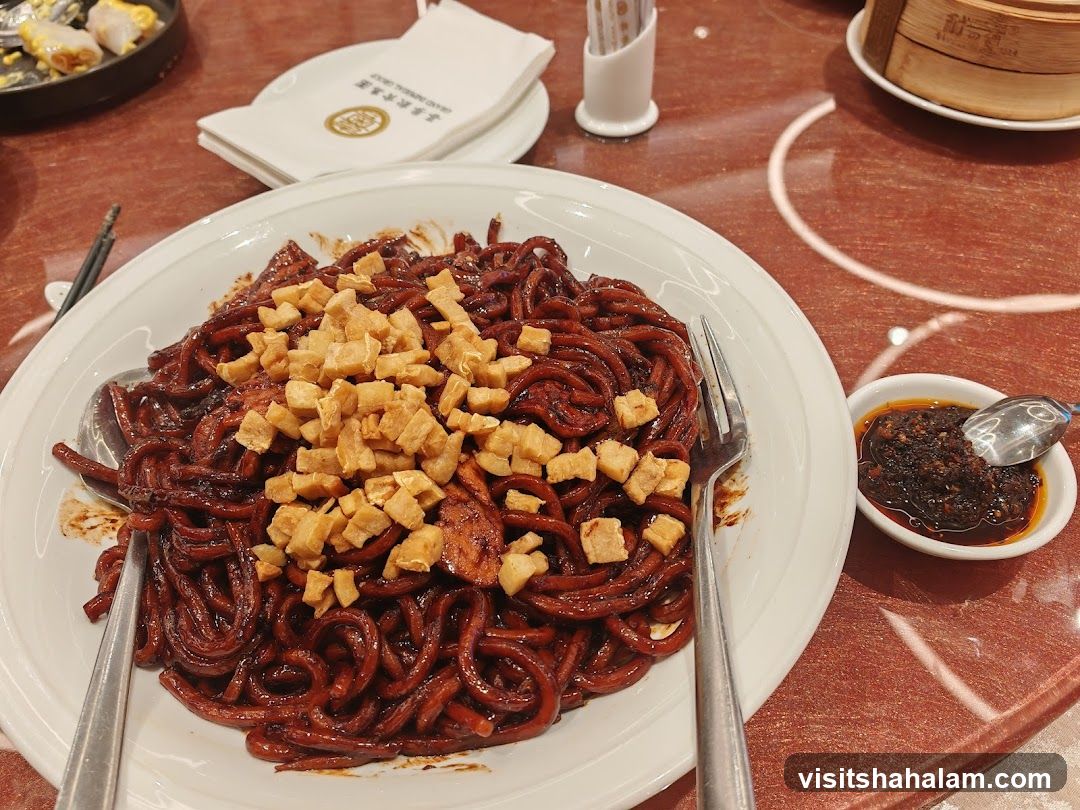 Noodles with Toppings