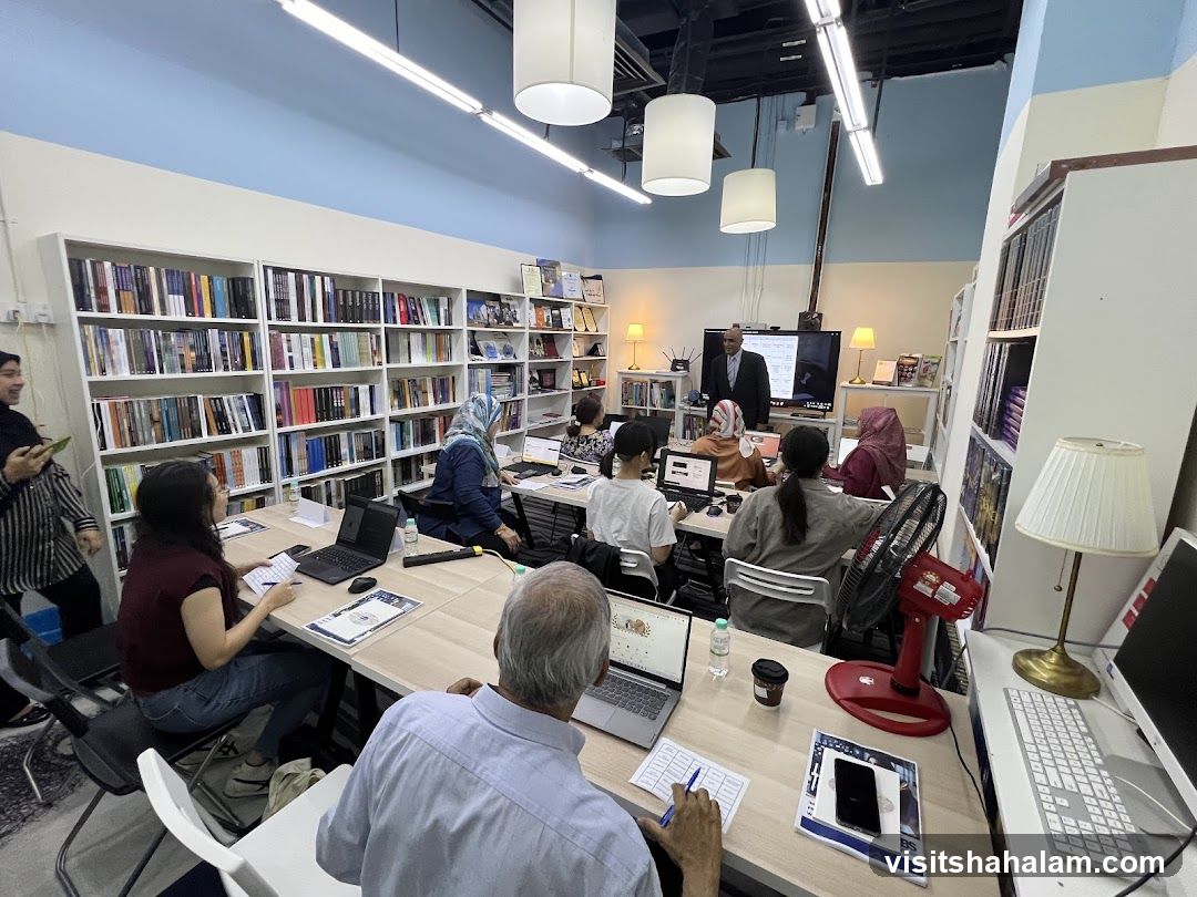Classroom setting with bookshelves