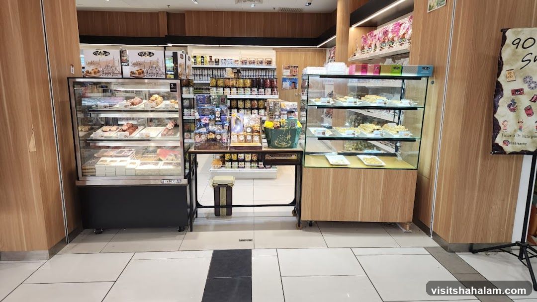 Dessert Display and Shelving