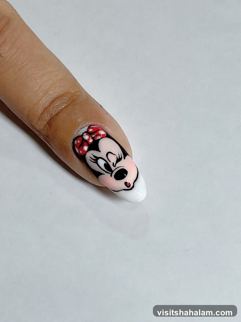 Minnie Mouse Nail Art