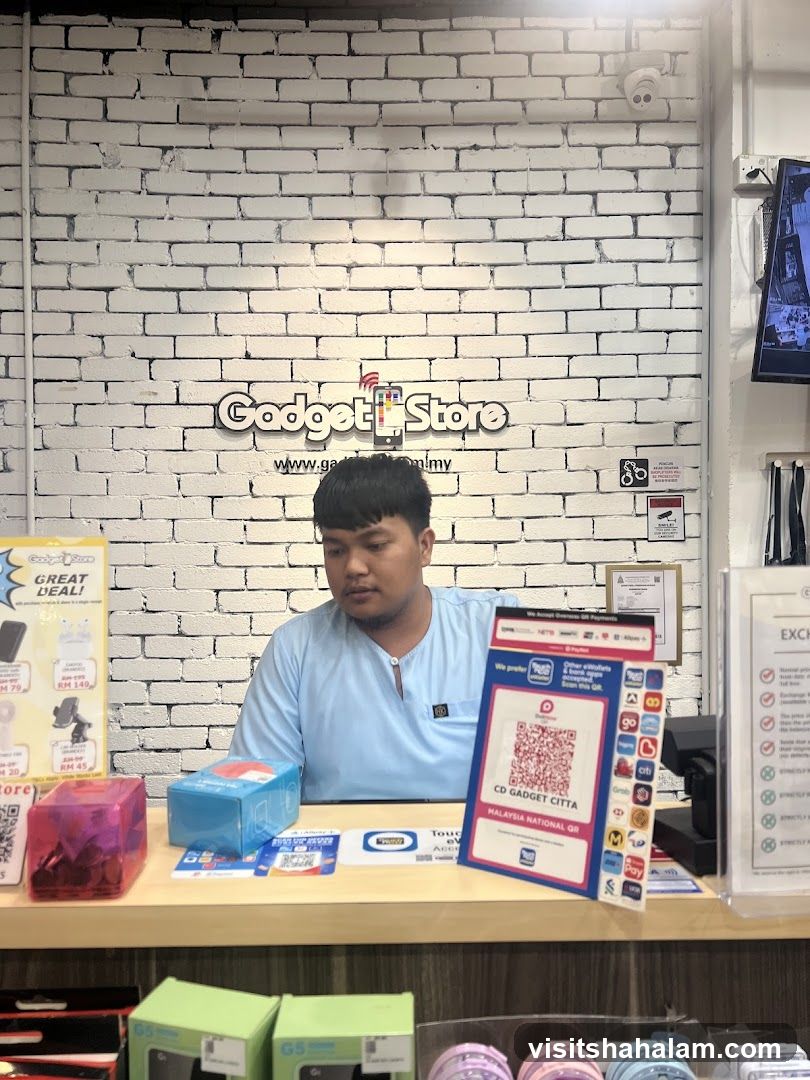 Gadget Store Counter