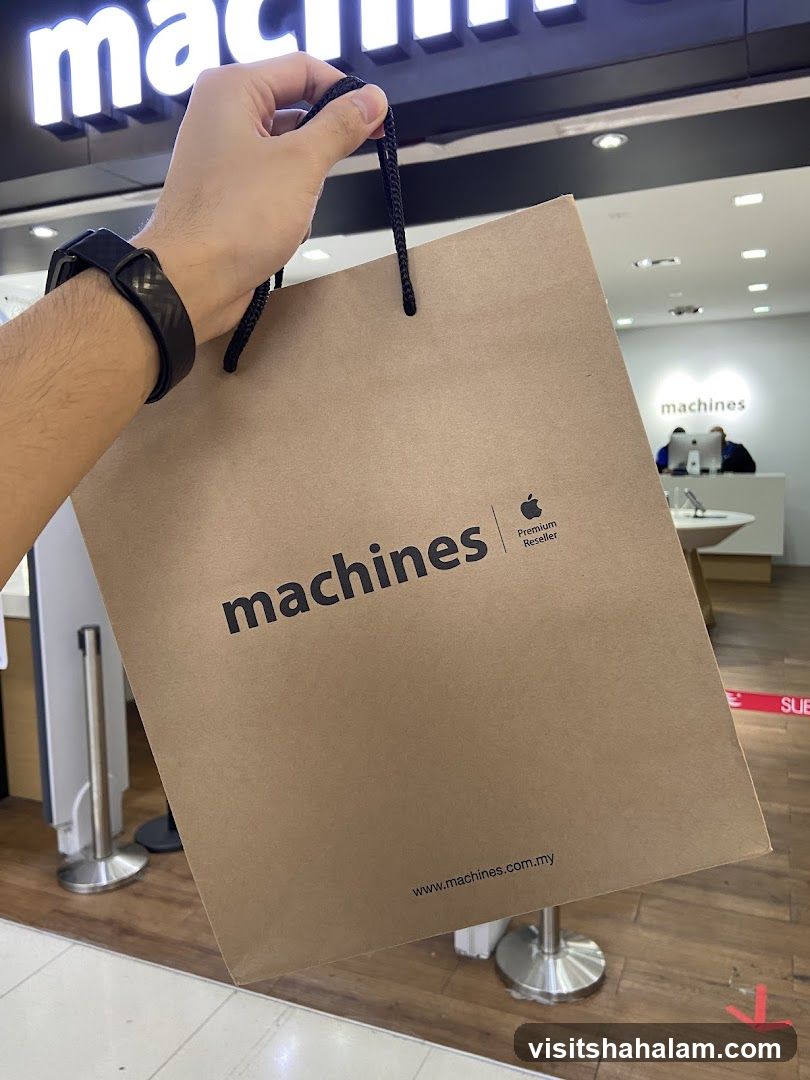 Person holding a shopping bag