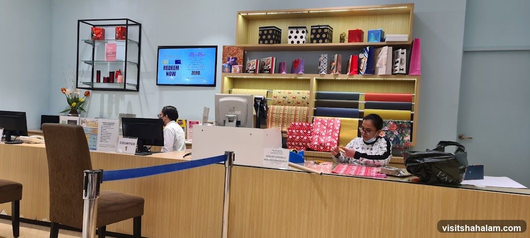 Gift Wrapping Counter