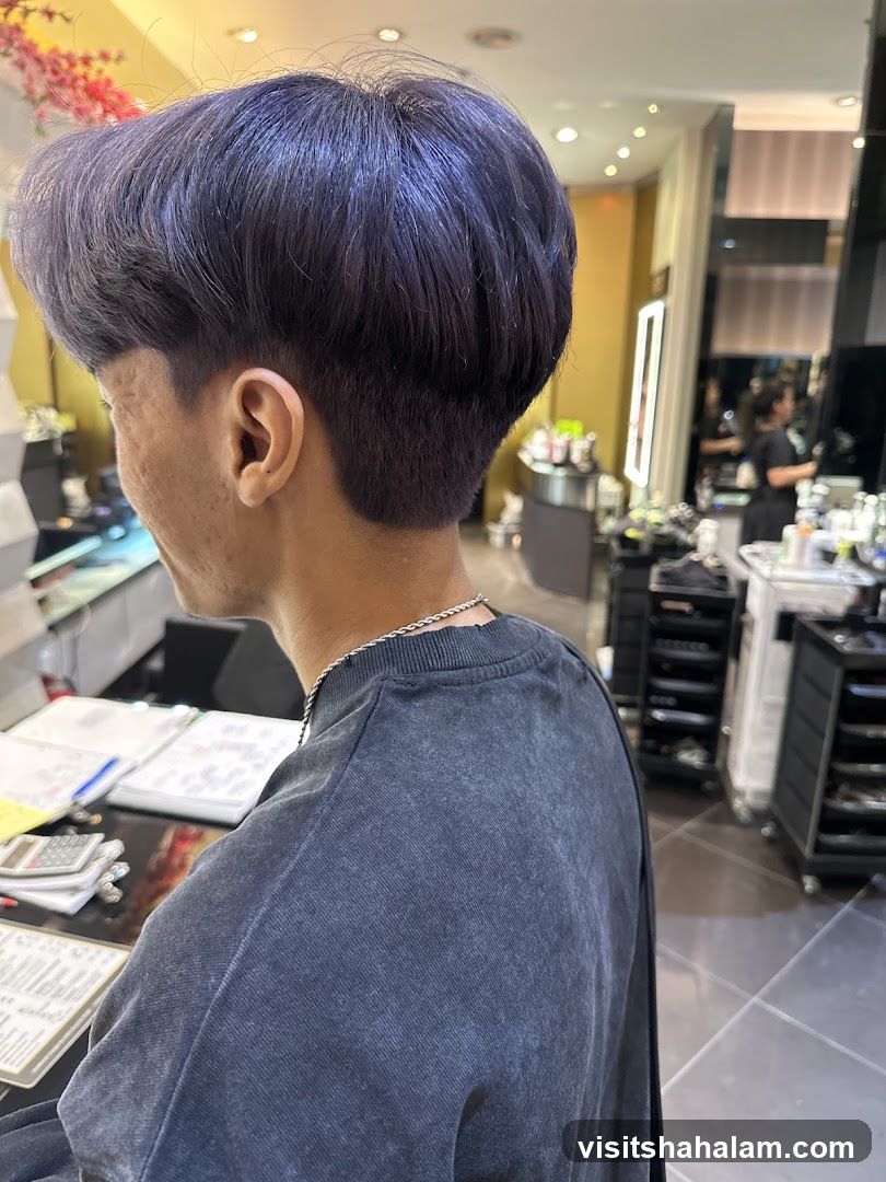 Man with purple hair in salon