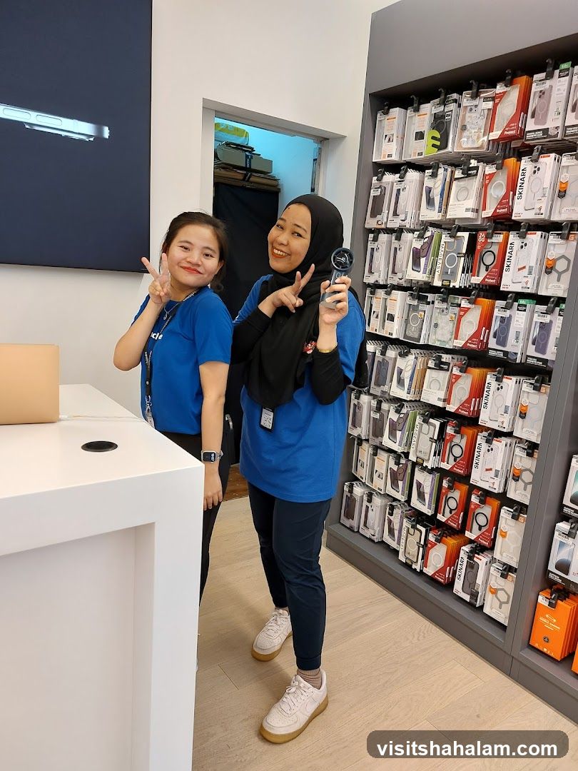 Two smiling employees in a store