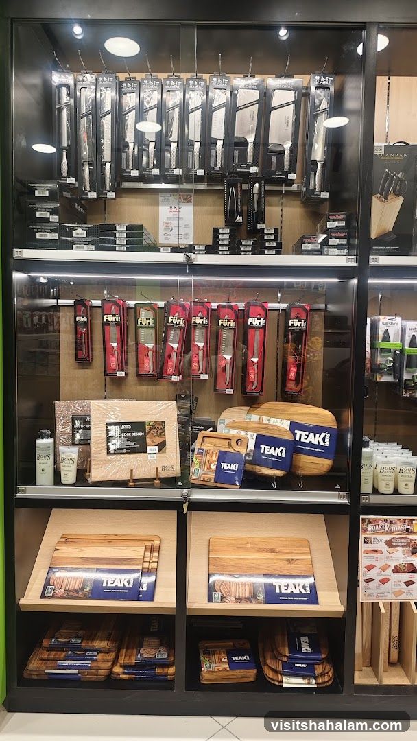 Kitchenware Display