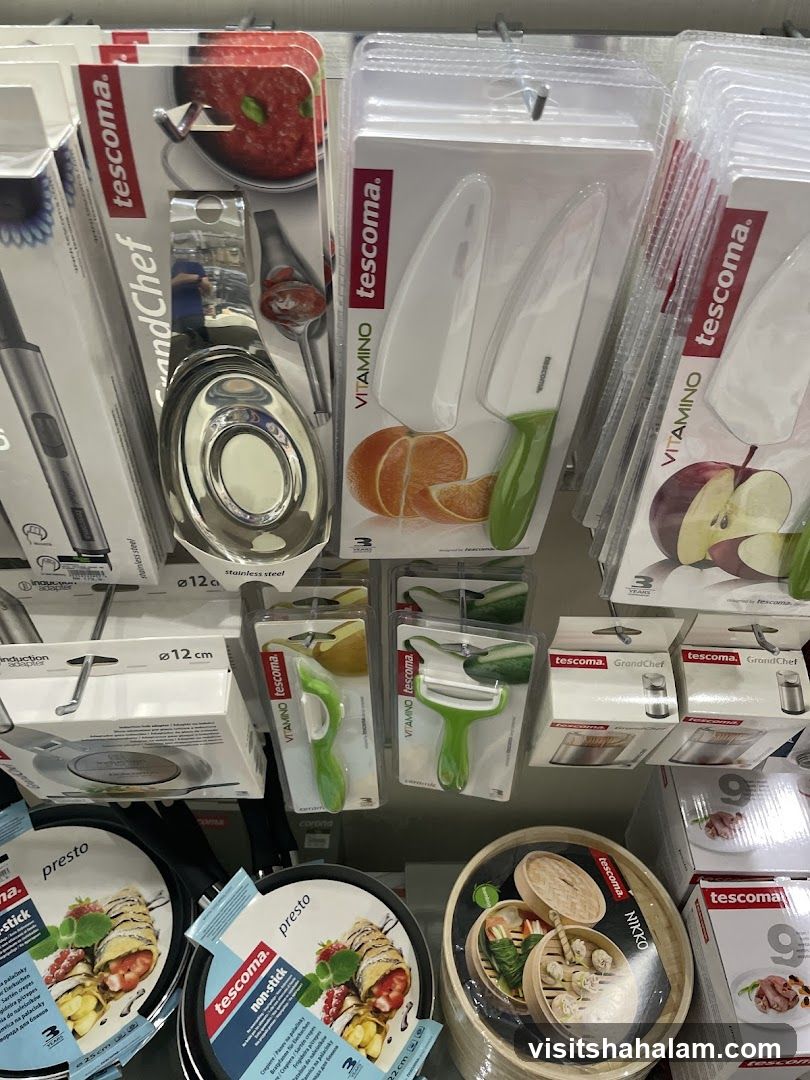 Kitchenware Display