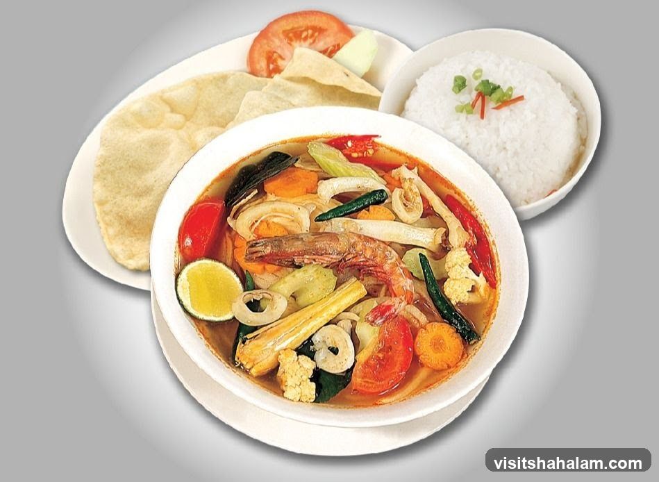Tom Yum Soup with Rice and Crackers