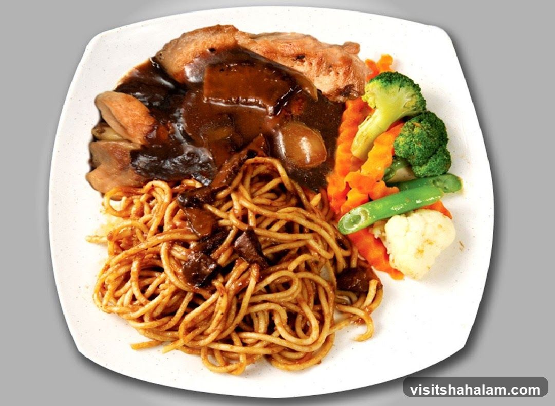 Plate of Noodles with Meat and Vegetables