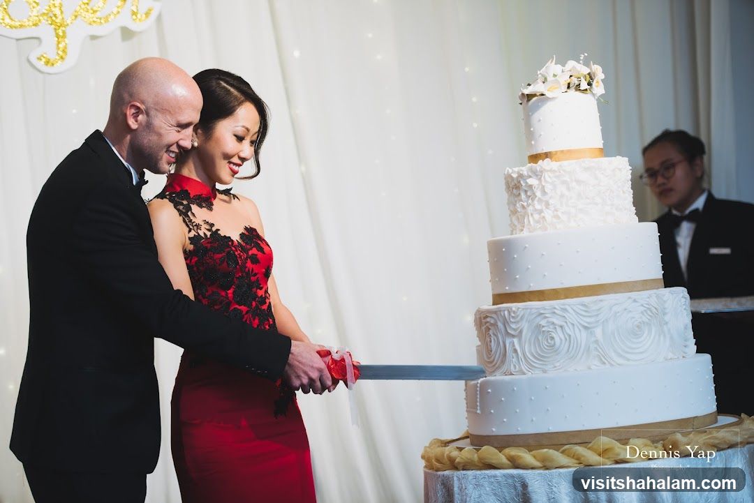Wedding Cake Cutting
