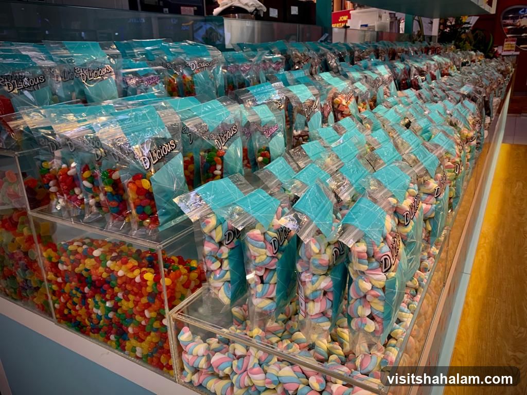 D Licious Tid Bits & Candies Cottage