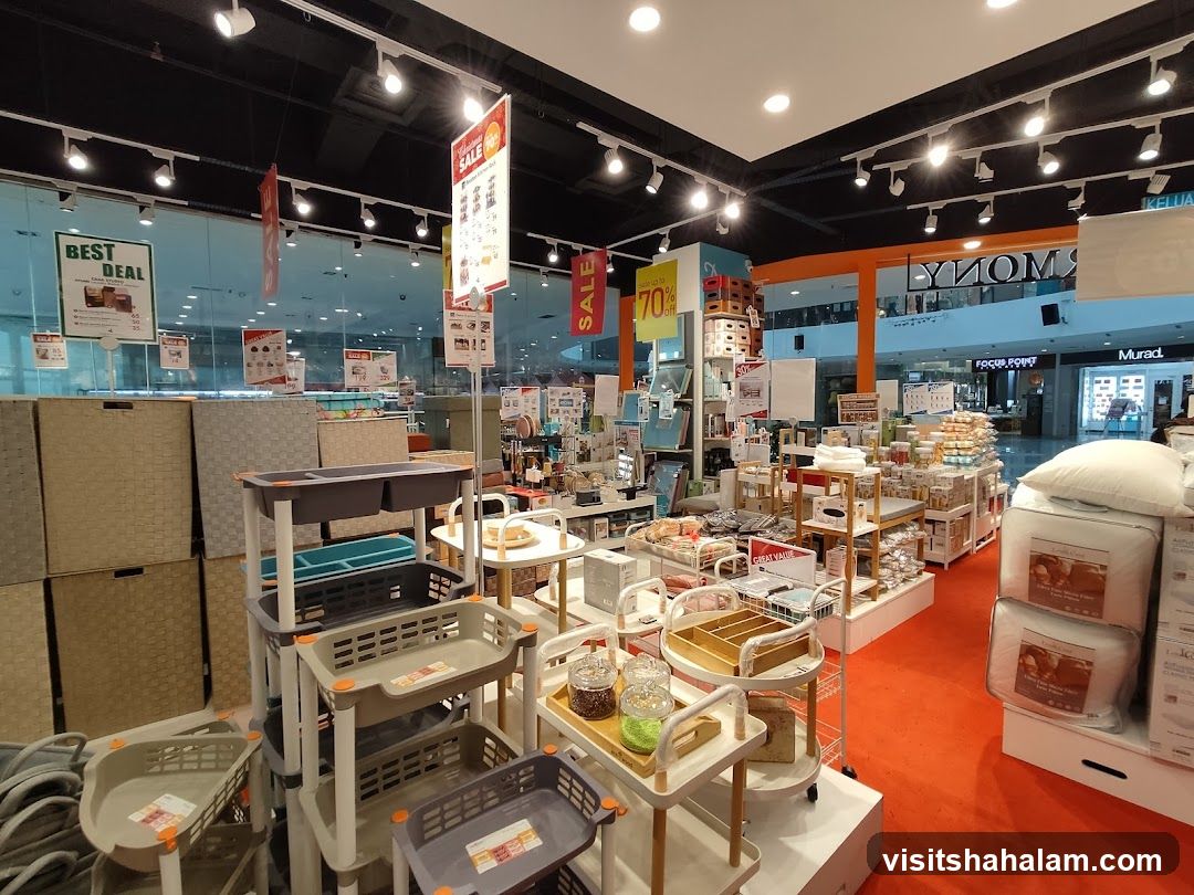 Home Goods Store Display