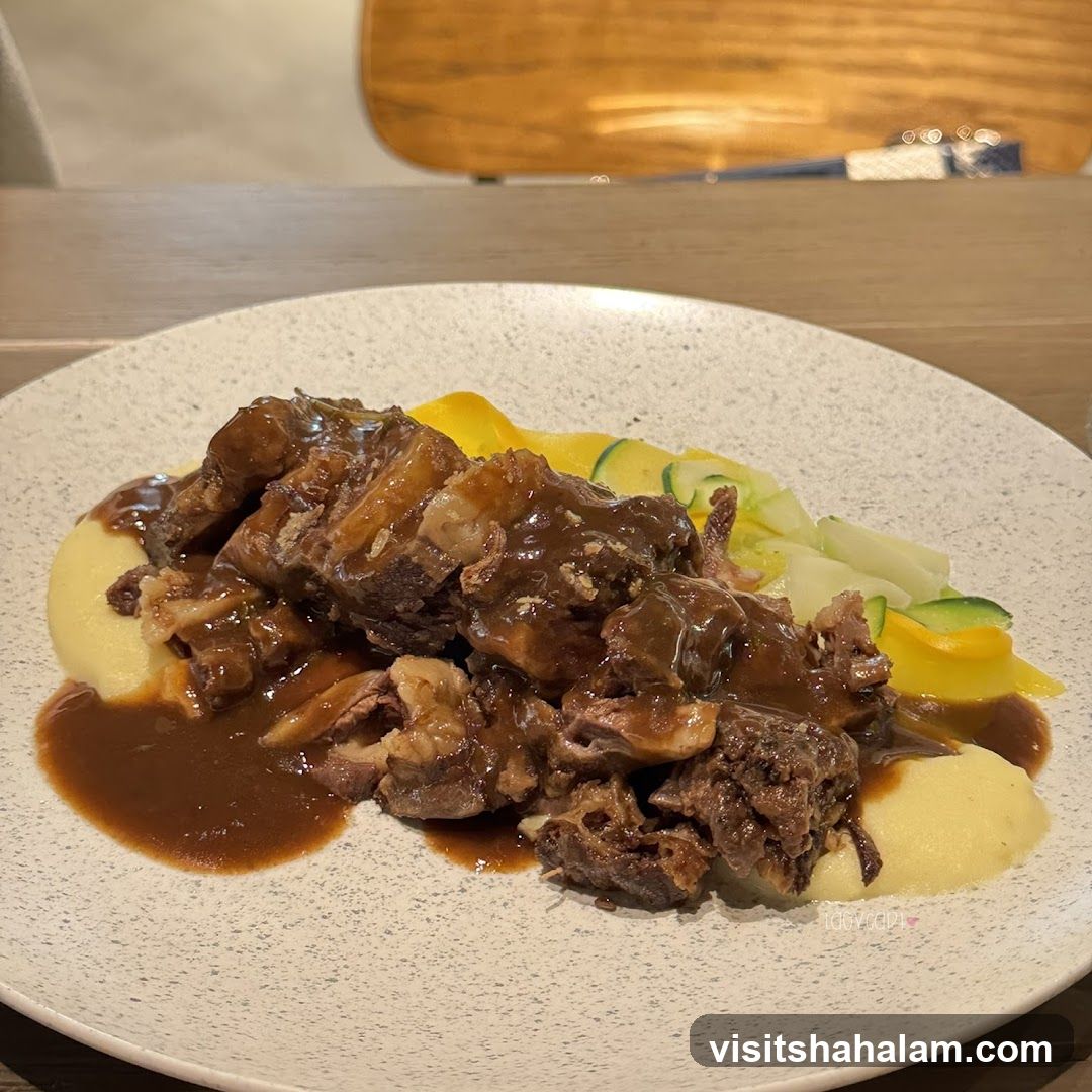 Braised Short Ribs with Mashed Potatoes and Vegetables