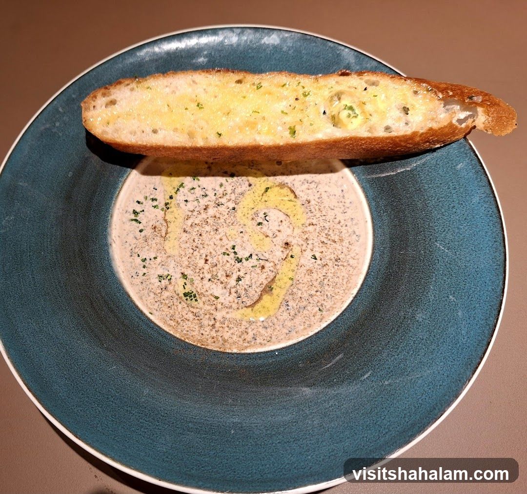 Creamy Mushroom Soup with Garlic Bread