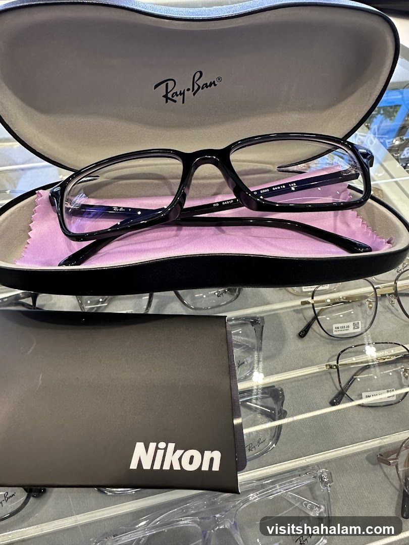 Eyeglasses Display