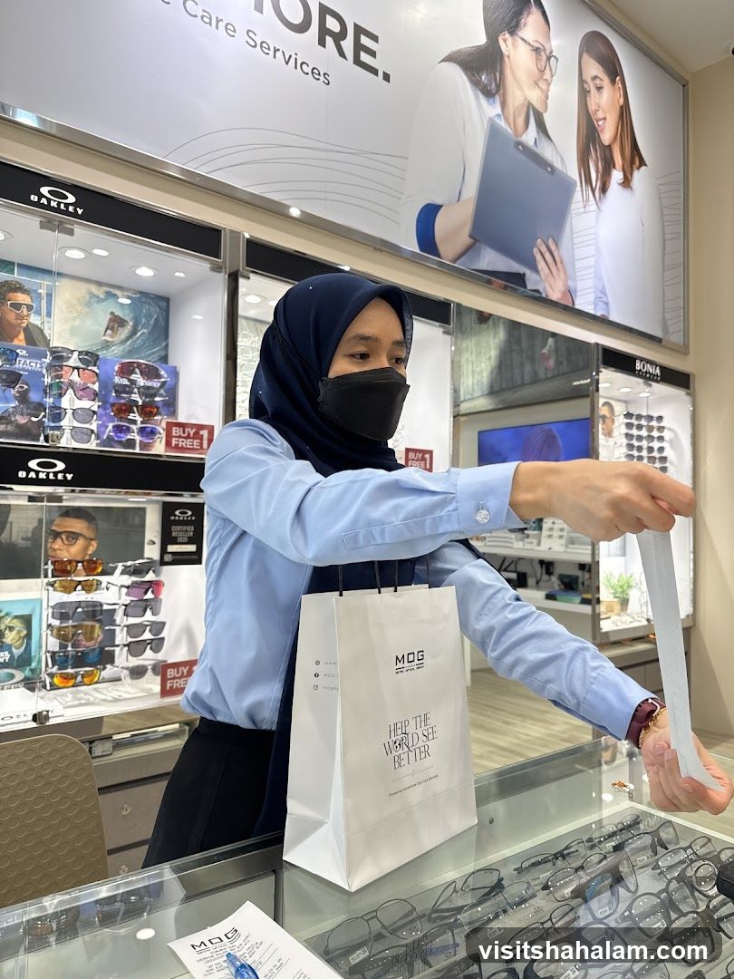 Optician's Store