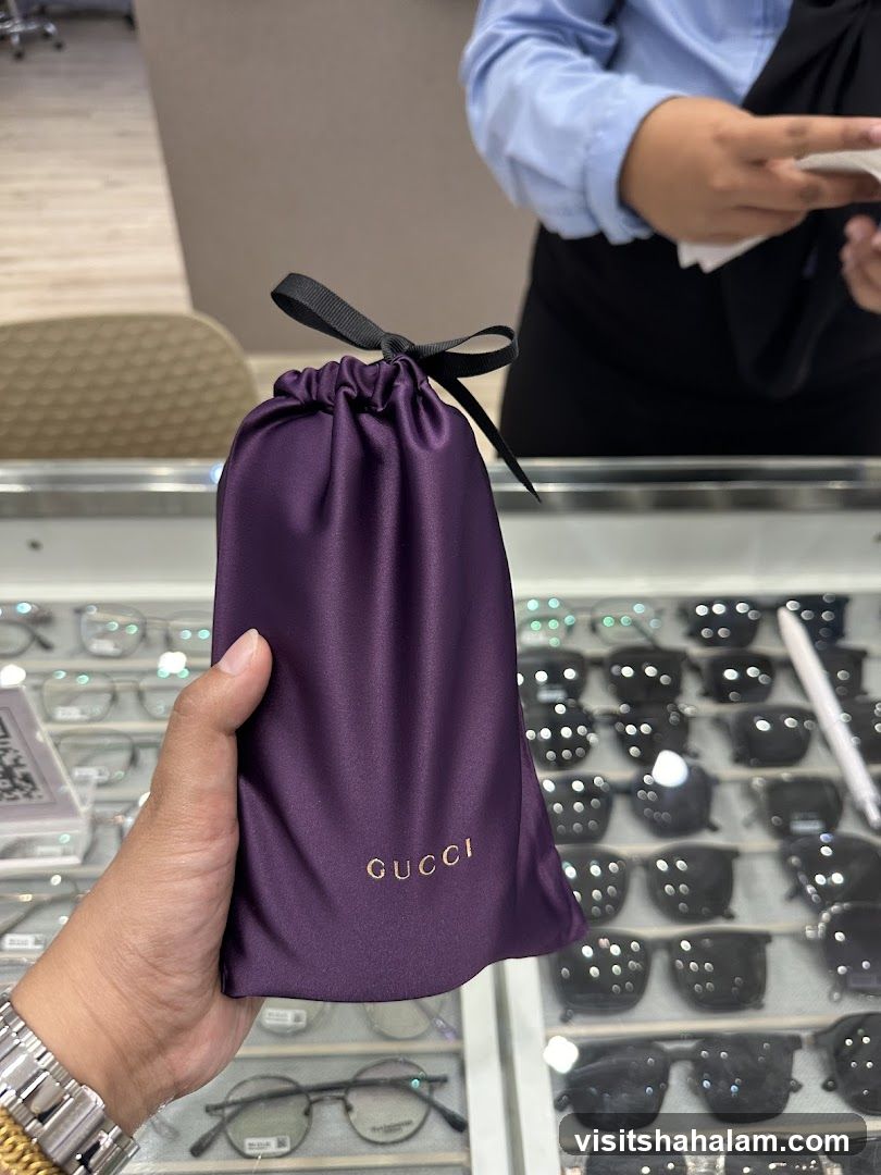 Gucci Pouch with Eyeglasses Display