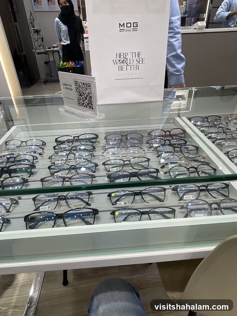 Eyeglasses Display