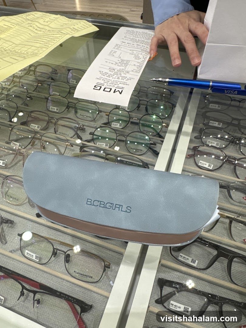 Eyeglasses Display