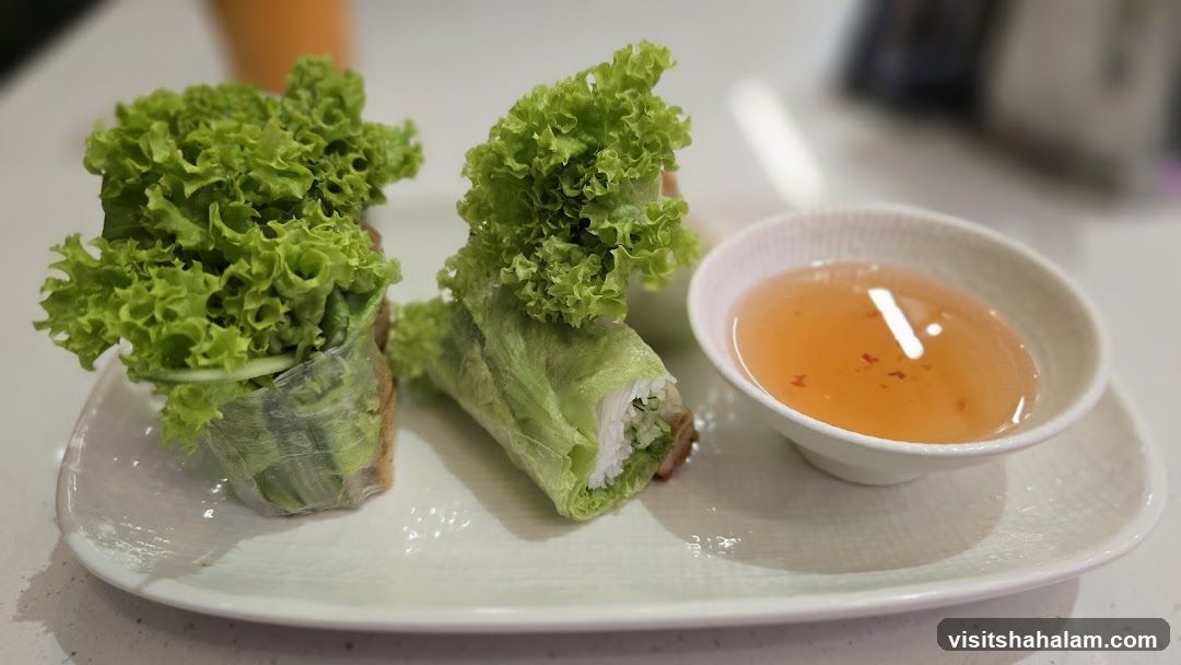 Fresh Spring Rolls with Dipping Sauce
