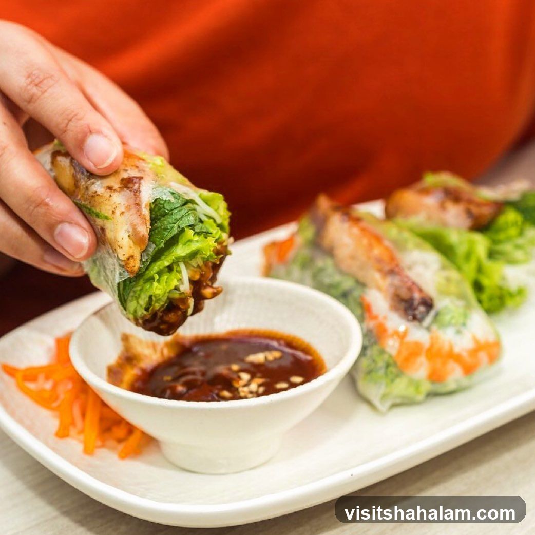 Fresh Spring Rolls with Dipping Sauce