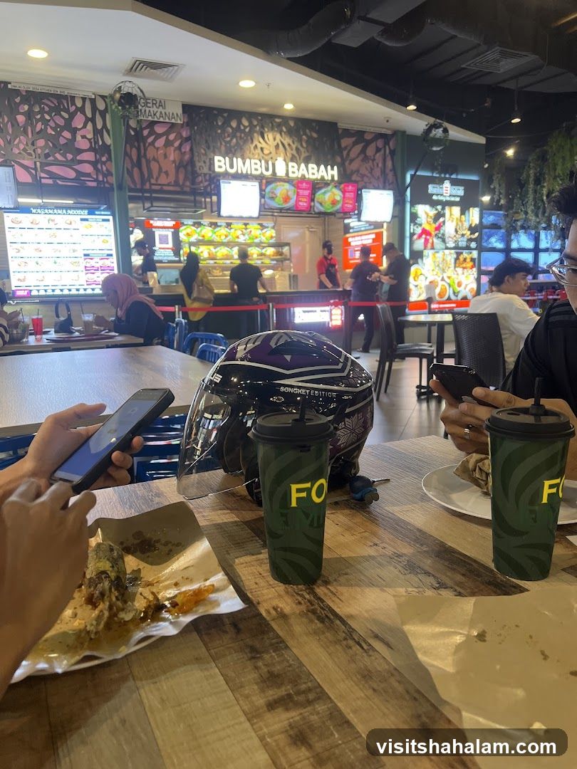Food court dining