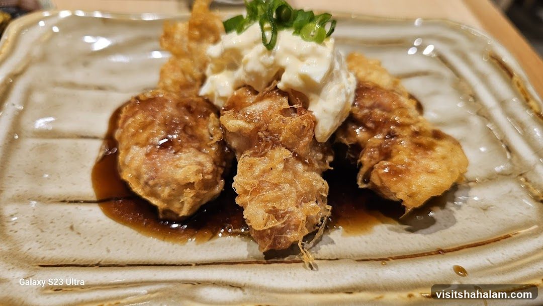 Fried Chicken with Sauce and Toppings