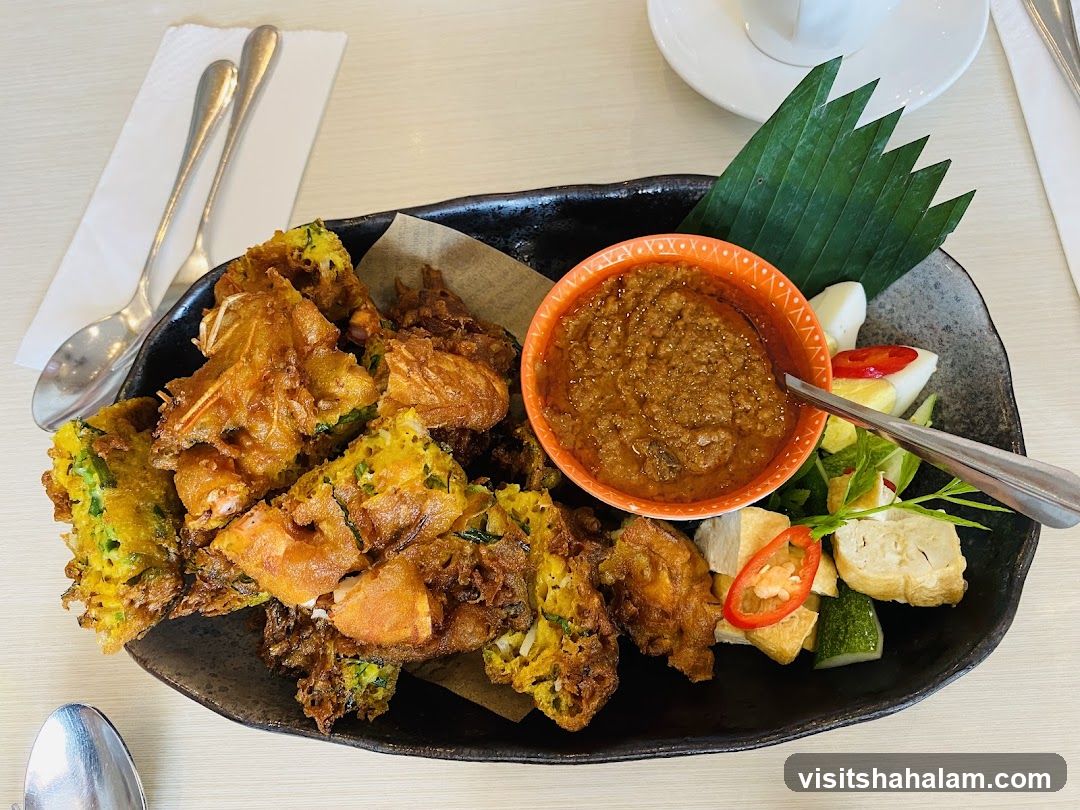 Fried Snacks with Peanut Sauce