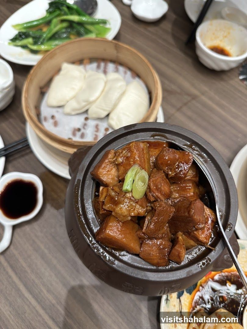 Braised Pork Belly with Buns and Greens