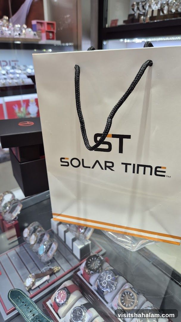 Shopping bag with watch display