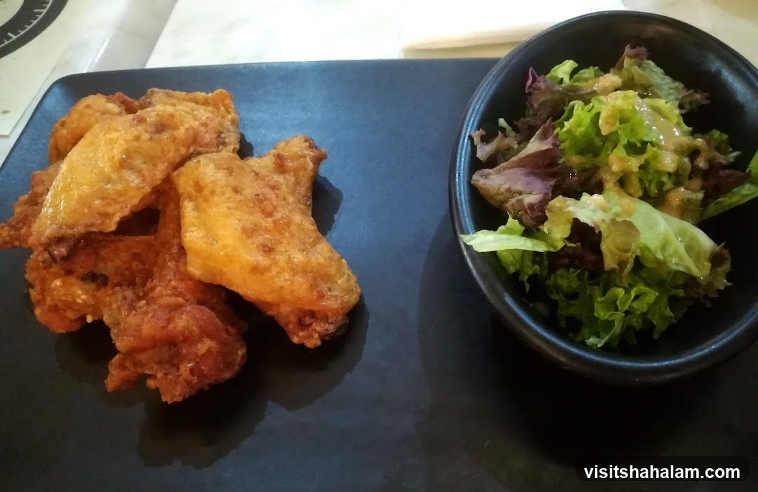 Fried Chicken Wings and Salad