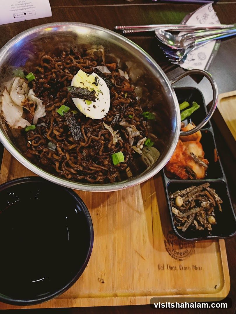 Jajangmyeon with Side Dishes