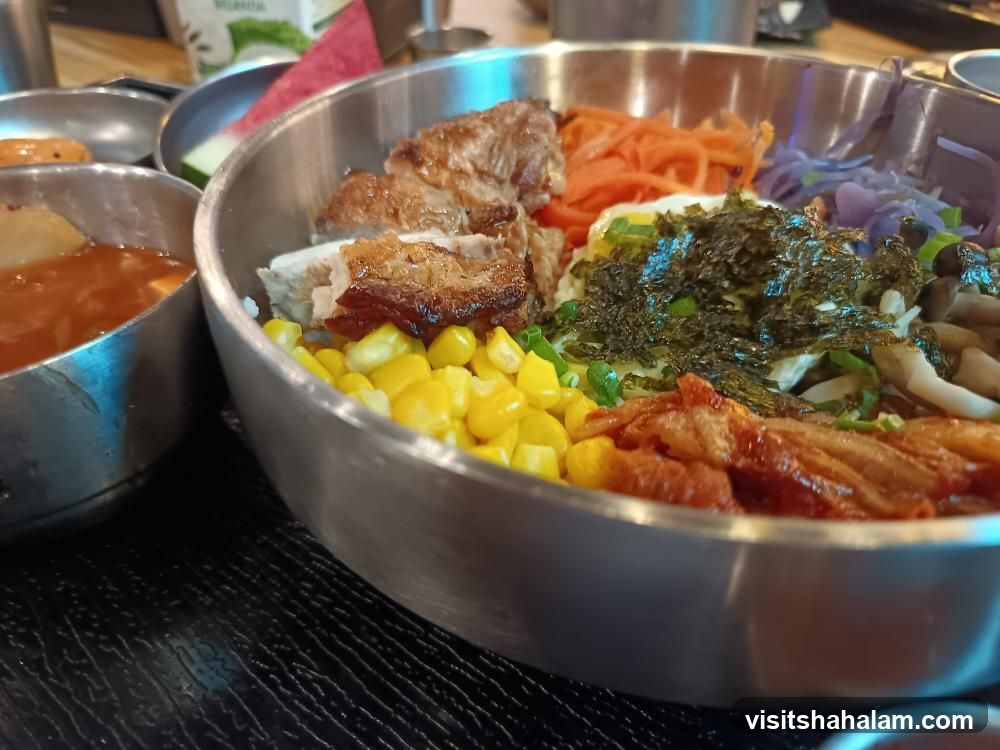 Bibimbap with Meat and Vegetables