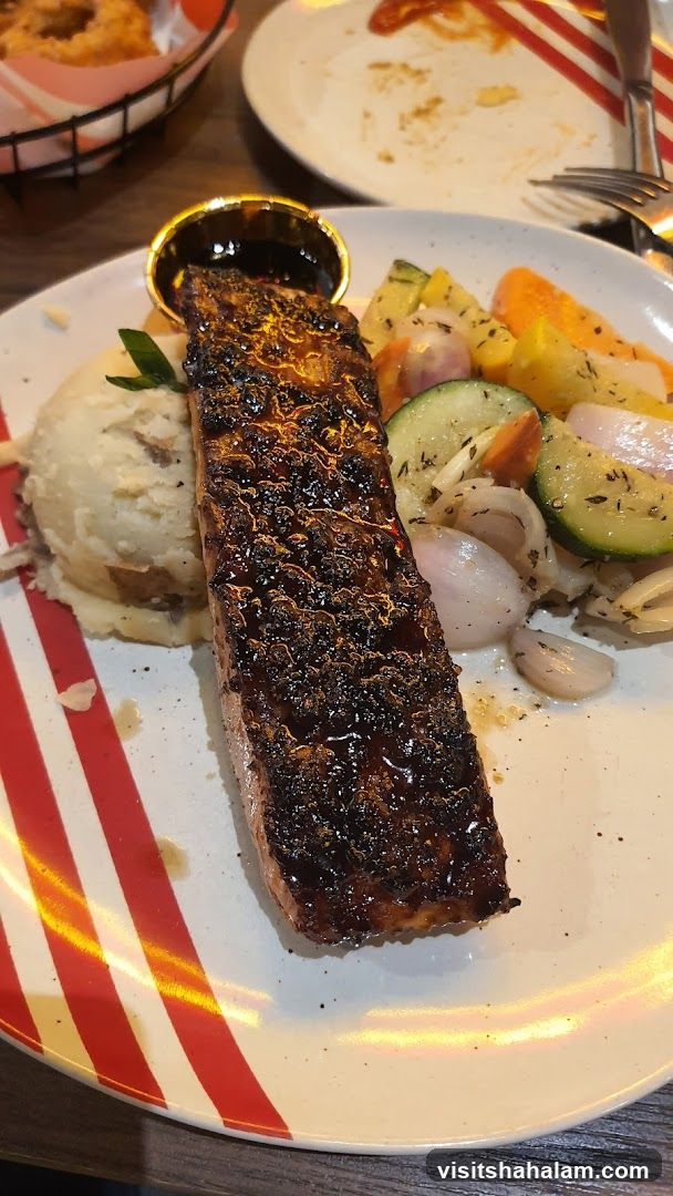 Glazed Salmon with Mashed Potatoes and Vegetables