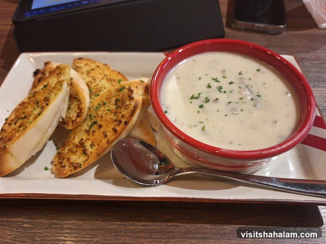 Creamy Mushroom Soup with Garlic Bread
