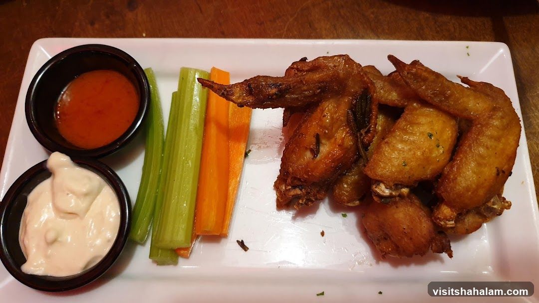 Chicken Wings with Dipping Sauces and Vegetables