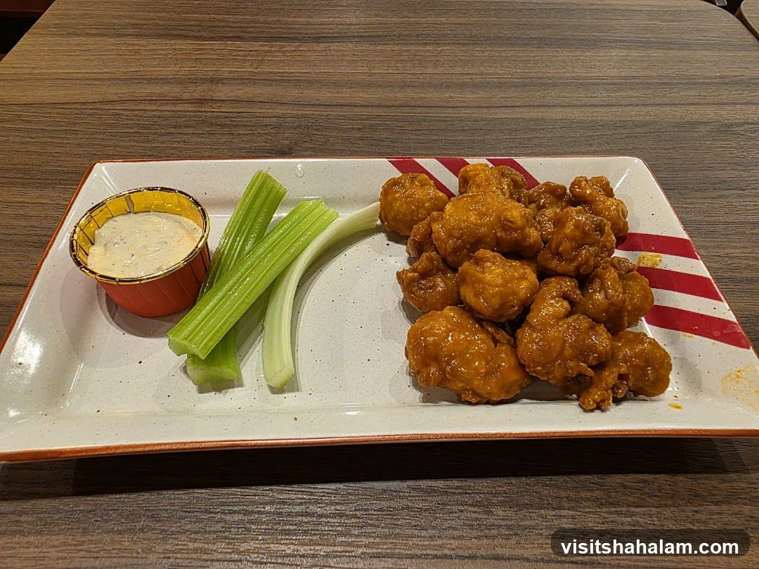 Boneless Wings with Celery and Dip