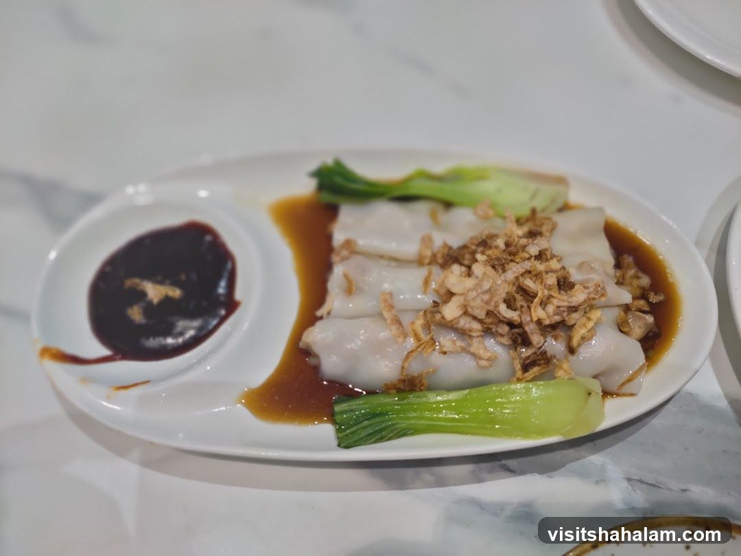 Steamed Rice Rolls with Sauce