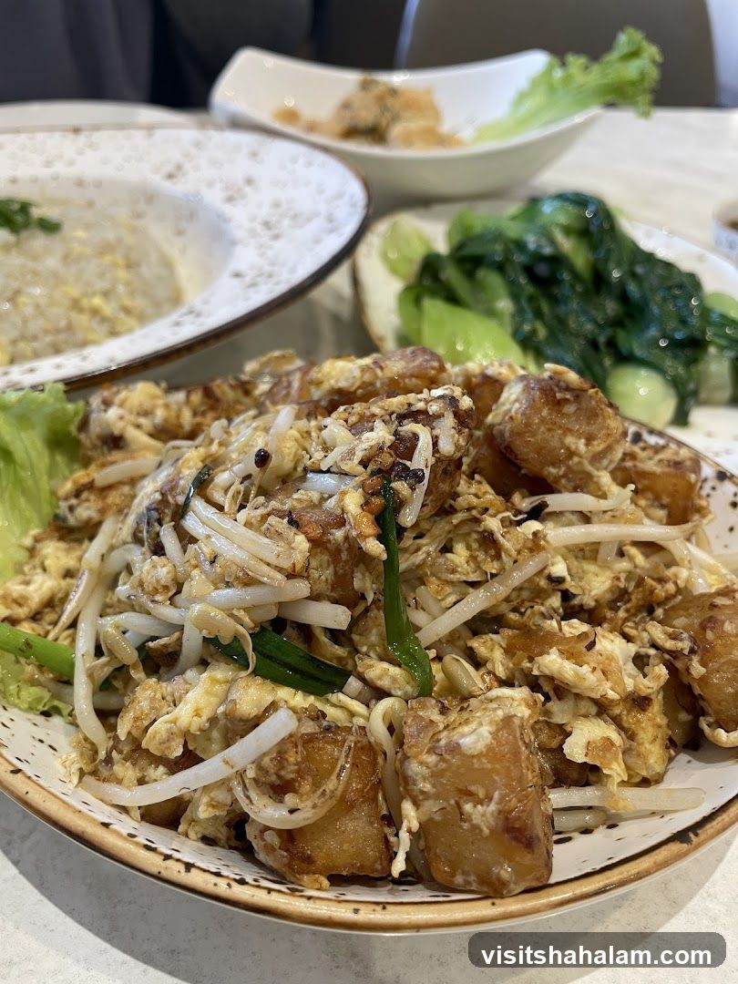 Stir-fried dish with turnip cake, egg, and bean sprouts