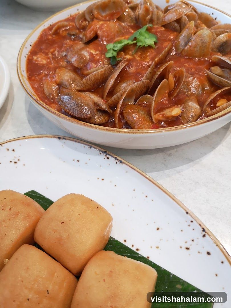 Clams and Fried Buns