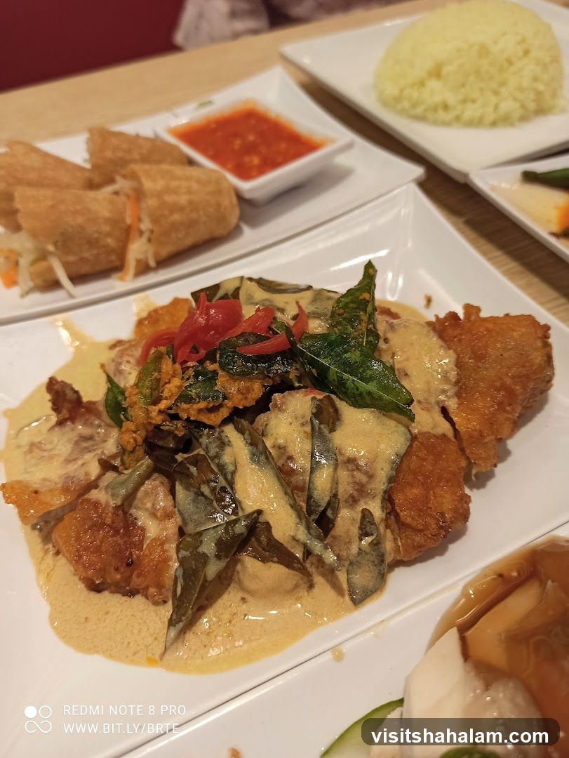 Curry Dish with Sides
