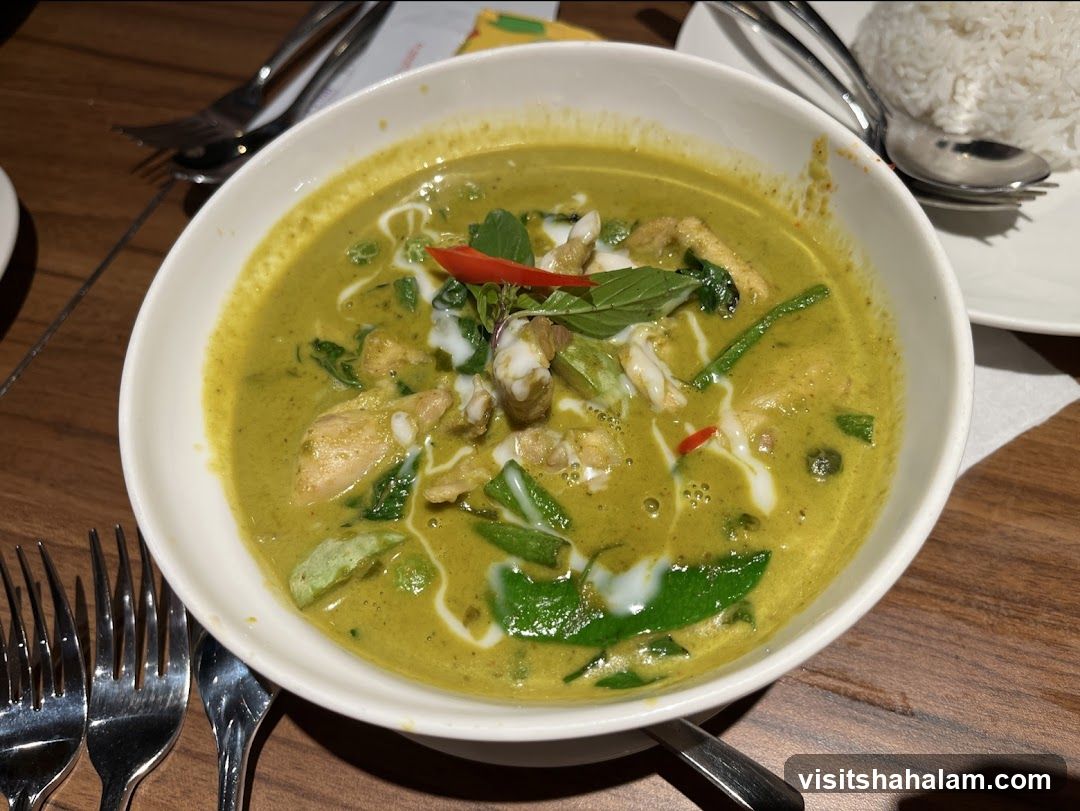 Green Curry with Chicken and Rice