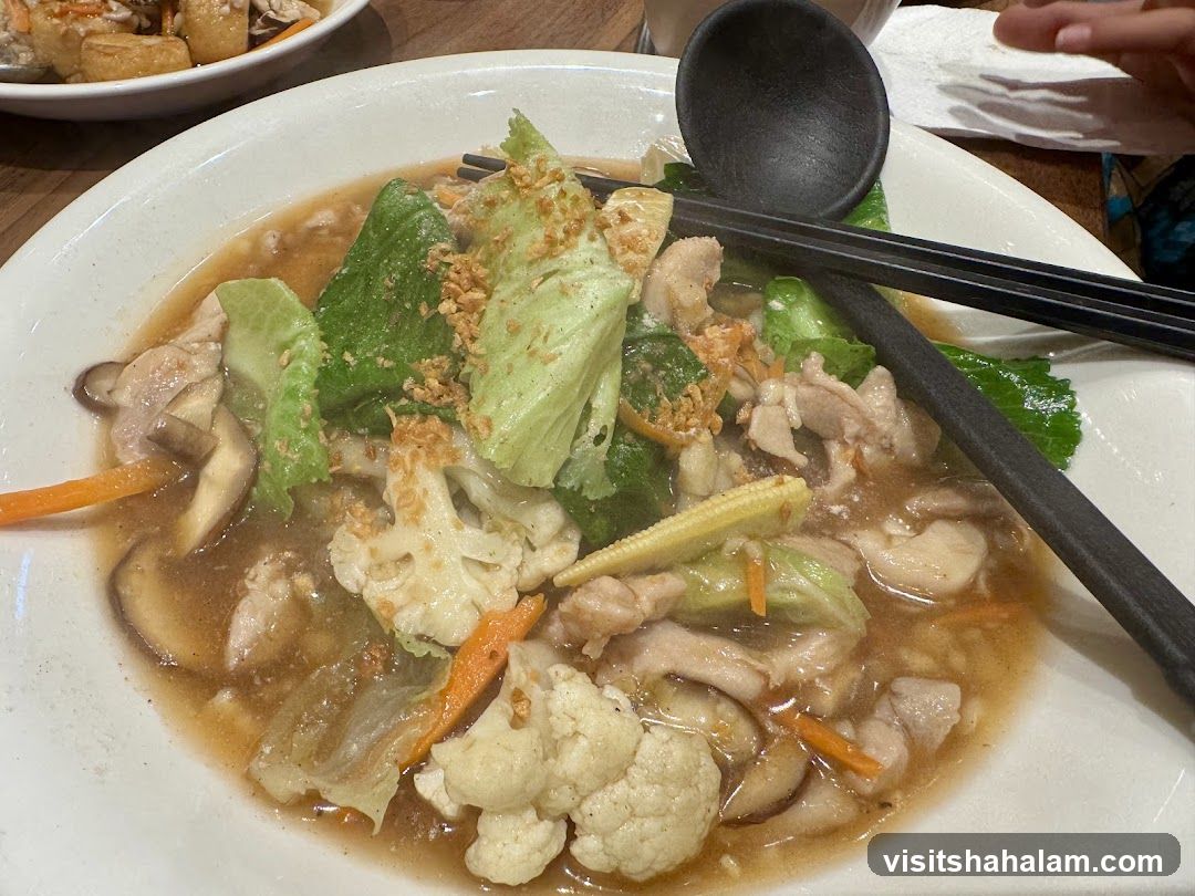 Stir-fried dish with meat and vegetables