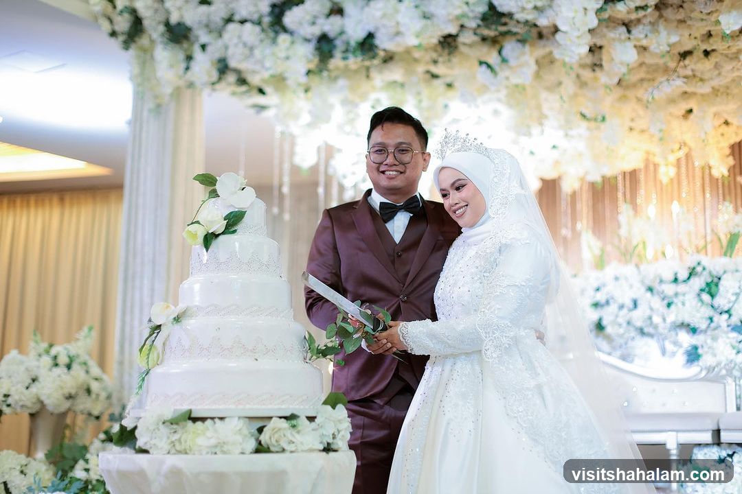 Wedding Cake Cutting