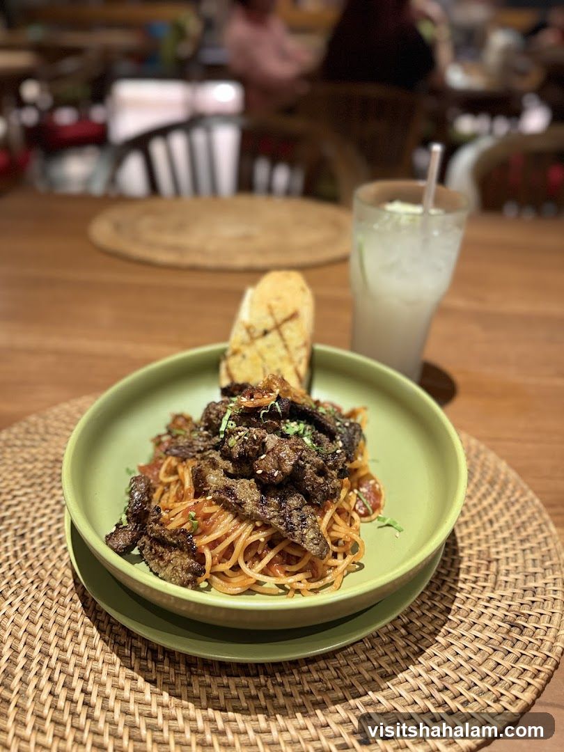 Spaghetti with Beef and Garlic Bread