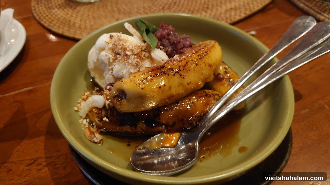 Caramelized Bananas with Ice Cream