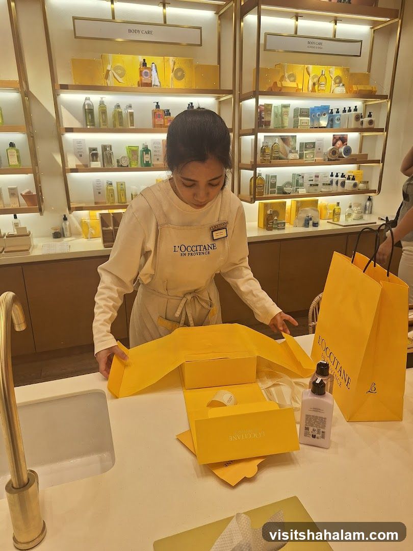 L'Occitane Store Employee Packaging Gift