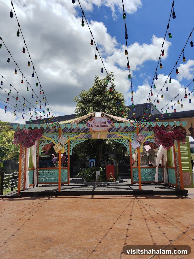 Sinfoni Raya Batik Display
