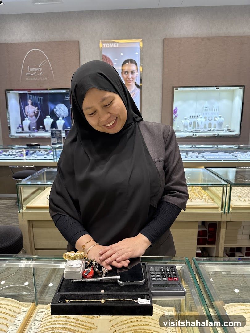 Jewelry Store Employee