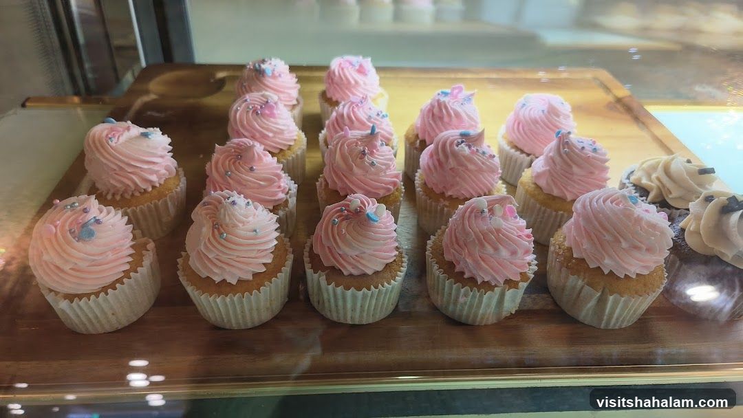 Cupcakes with Pink Frosting